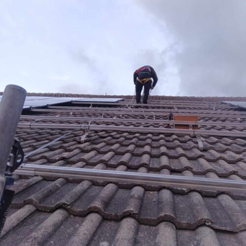 Schritt 2: Anbringen der Schienen/Unterkonstruktion